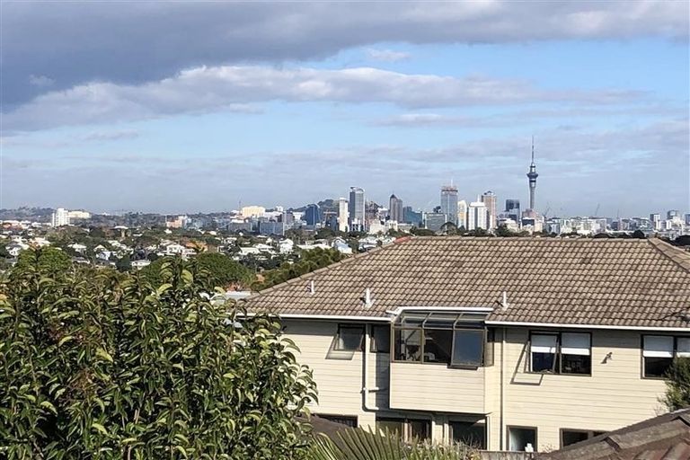 Photo of property in 1/1 Waitemata Road, Hauraki, Auckland, 0622