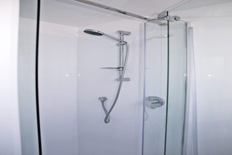 Photo of property in 1/3 Fentham Road, Hauraki, Auckland, 0622