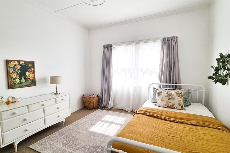 Photo of property in 804 Heretaunga Street East, Parkvale, Hastings, 4122