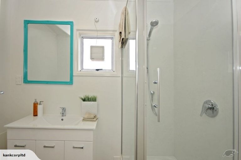 Photo of property in 9/2 Oriental Terrace, Mount Victoria, Wellington, 6011