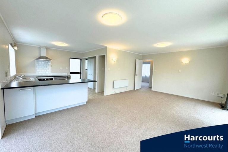 Photo of property in 39 Jaemont Avenue, Te Atatu South, Auckland, 0610