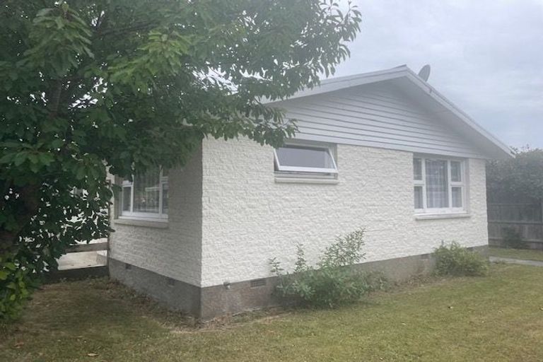 Photo of property in 2/227 Memorial Avenue, Burnside, Christchurch, 8053