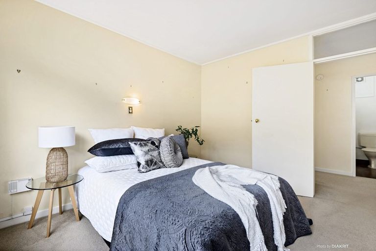 Photo of property in Newman Court Apartments, 2 Newman Terrace, Thorndon, Wellington, 6011