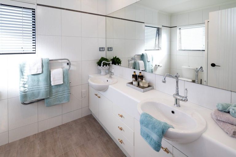 Photo of property in 103 Pine Harbour Parade, Beachlands, Auckland, 2018