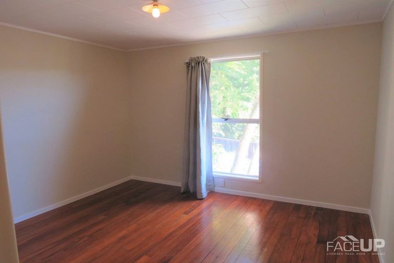 Photo of property in 15 Bellringer Road, Massey, Auckland, 0614