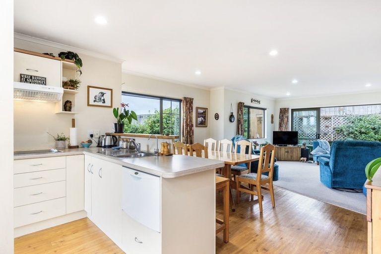 Photo of property in 22 Lakeridge Close, Rangatira Park, Taupo, 3330