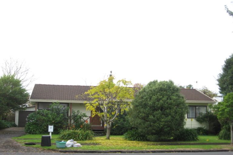 Photo of property in 27 Fiesta Drive, Half Moon Bay, Auckland, 2012