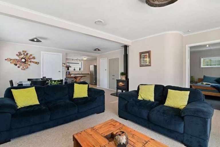 Photo of property in 26 Willow Avenue, Hannahs Bay, Rotorua, 3010