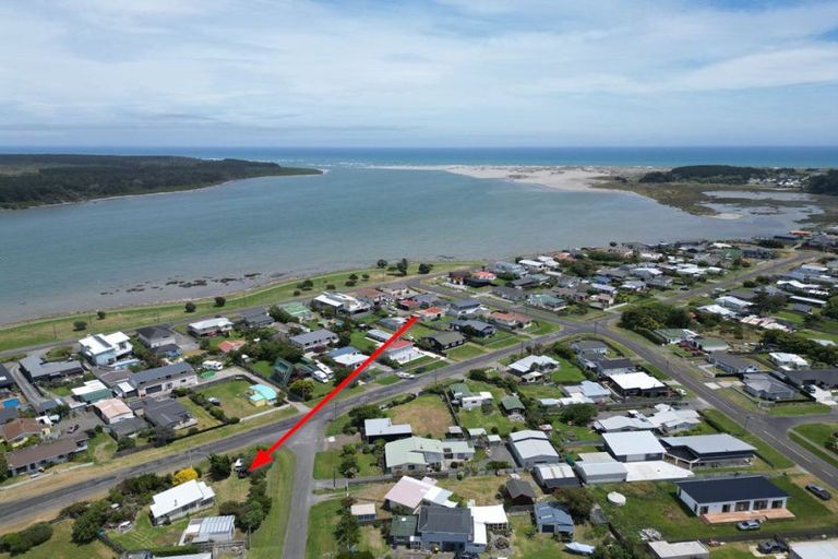 Photo of property in 31 Shortt Street, Foxton Beach, Foxton, 4815