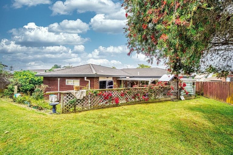 Photo of property in 3 Simon Owen Place, Golflands, Auckland, 2013