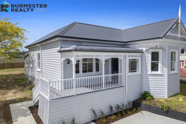 Photo of property in 5 Porter Crescent, Helensville, 0800