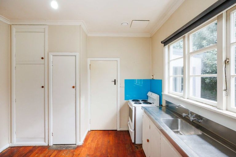 Photo of property in 5 Pahiatua Street, Hokowhitu, Palmerston North, 4410