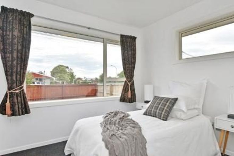 Photo of property in 1/37 Santa Rosa Avenue, Halswell, Christchurch, 8025