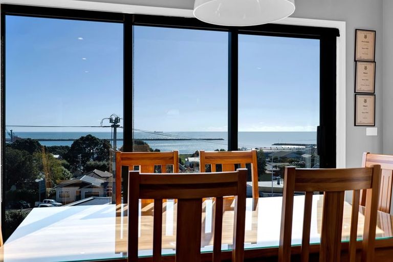 Photo of property in 5 South Road, Moturoa, New Plymouth, 4310