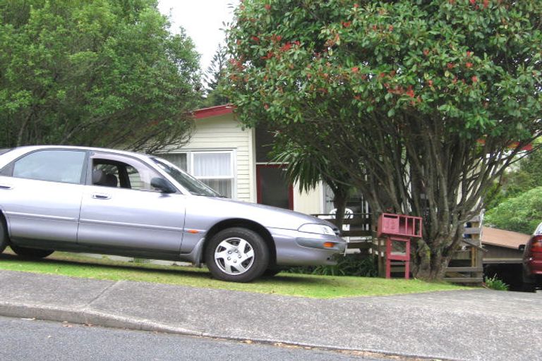 Photo of property in 12 Pavola Grove, Glenfield, Auckland, 0629