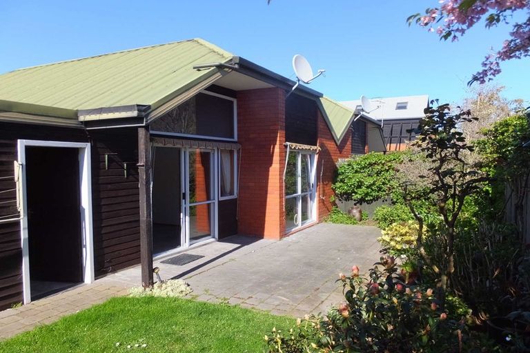 Photo of property in 2/93 Aikmans Road, Merivale, Christchurch, 8014