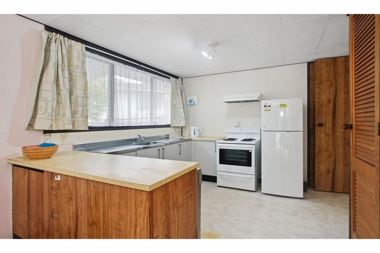 Photo of property in 2/86 Lynn Road, Bayview, Auckland, 0629