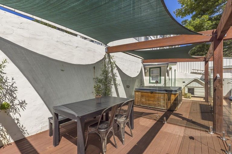 Photo of property in 25 Hawkestone Street, Thorndon, Wellington, 6011