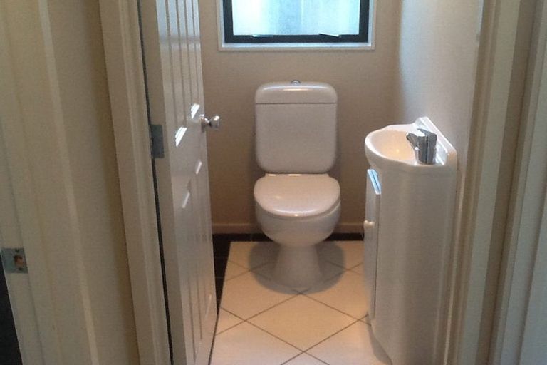 Photo of property in 17 Newinn Crescent, East Tamaki Heights, Auckland, 2016