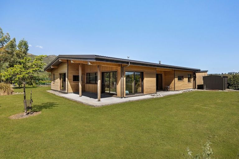 Photo of property in Kane Road, Hawea Flat, Lake Hawea, 9382