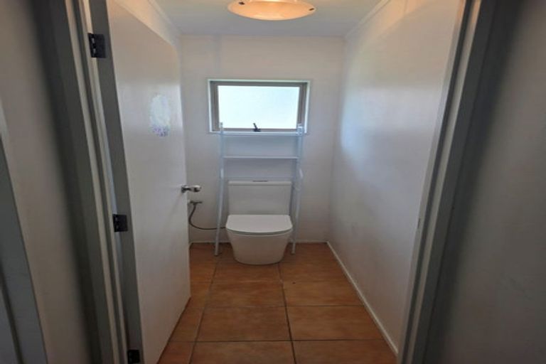 Photo of property in 16 Loughinisland Place, Weymouth, Auckland, 2103