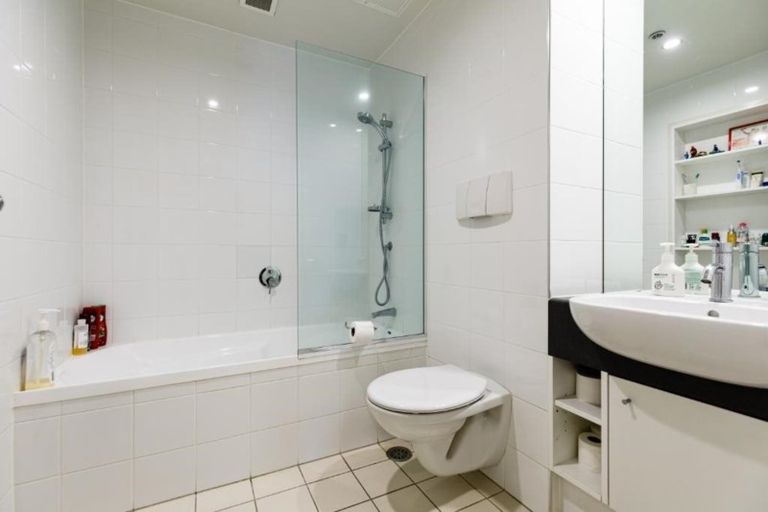 Photo of property in Sanctum Apartment, 10 Ebor Street, Te Aro, Wellington, 6011