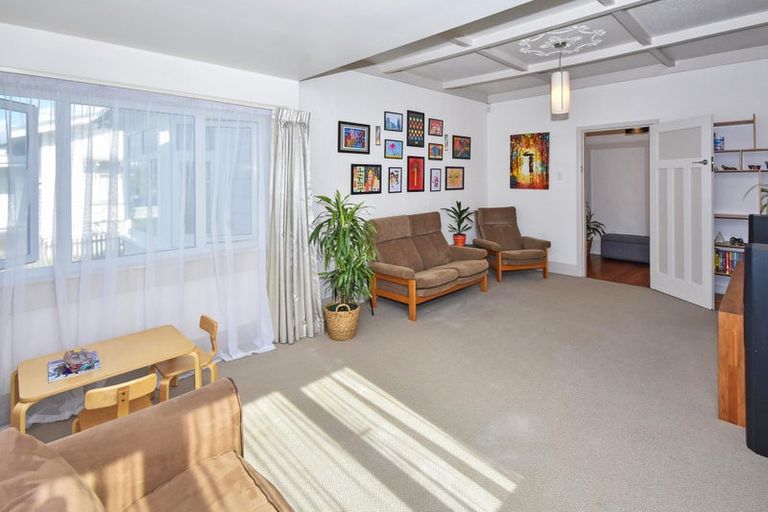 Photo of property in 27 Kenderdine Road, Papatoetoe, Auckland, 2025