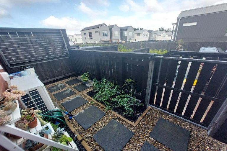 Photo of property in 47 Manarini Road, Westgate, Auckland, 0614