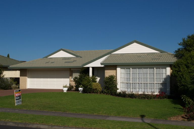 Photo of property in 28 Matterhorn Crescent, Northpark, Auckland, 2013