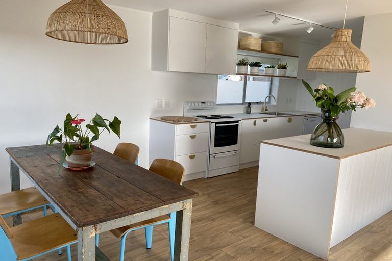 Photo of property in 2 Cooper Road, Stanmore Bay, Whangaparaoa, 0932