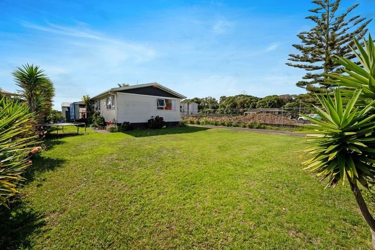 Photo of property in 22 Watchfield Close, Mangere, Auckland, 2022