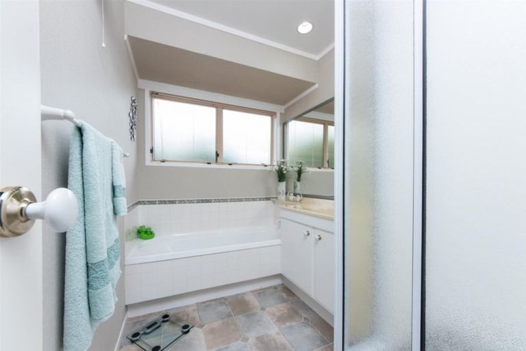 Photo of property in 2/35 Headcorn Place, Botany Downs, Auckland, 2010