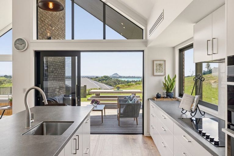 Photo of property in 42 Te Auhi Way, Welcome Bay, Tauranga, 3112