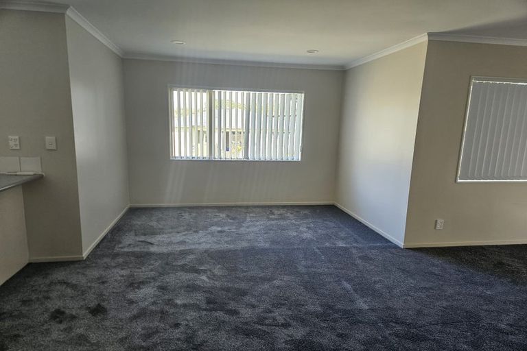 Photo of property in 20 Quincey Place, Massey, Auckland, 0614