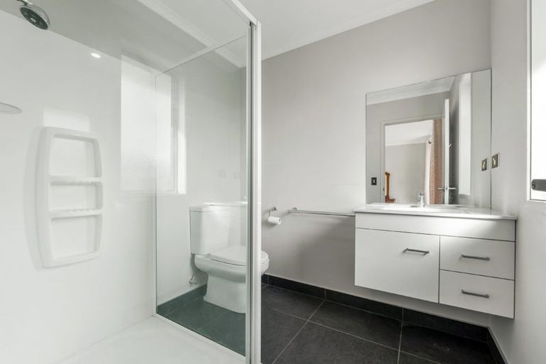 Photo of property in 59 Tamahere Drive, Glenfield, Auckland, 0629