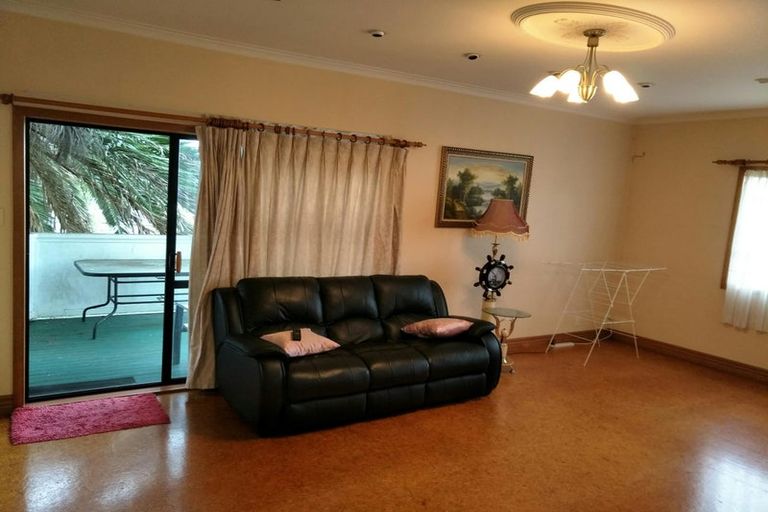 Photo of property in 6 Beaubank Road, Kelston, Auckland, 0602