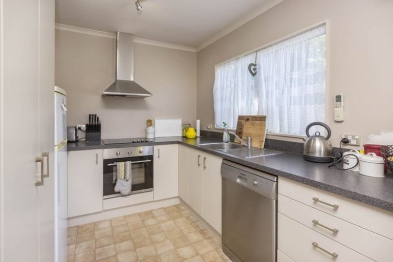 Photo of property in 32a Aniseed Grove, Timberlea, Upper Hutt, 5018