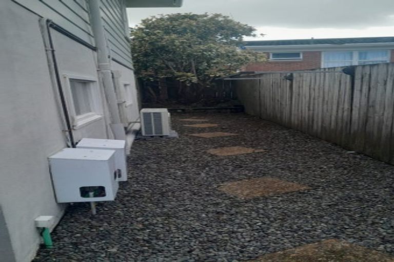Photo of property in 35 Holland Road, Hillcrest, Auckland, 0627