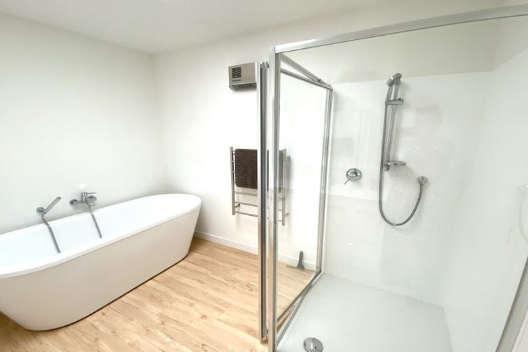 Photo of property in 8 Warbler Lane, Albert Town, Wanaka, 9305