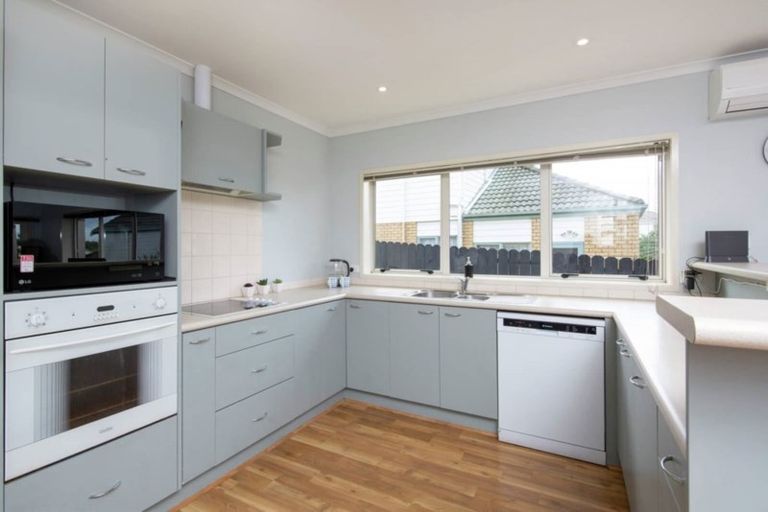 Photo of property in 204 Botany Road, Botany Downs, Auckland, 2010