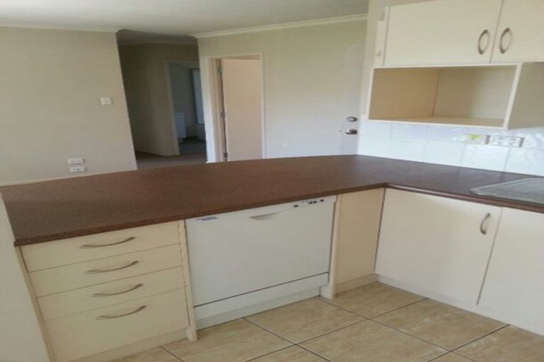 Photo of property in 34 Tussock Avenue, Mangere, Auckland, 2022