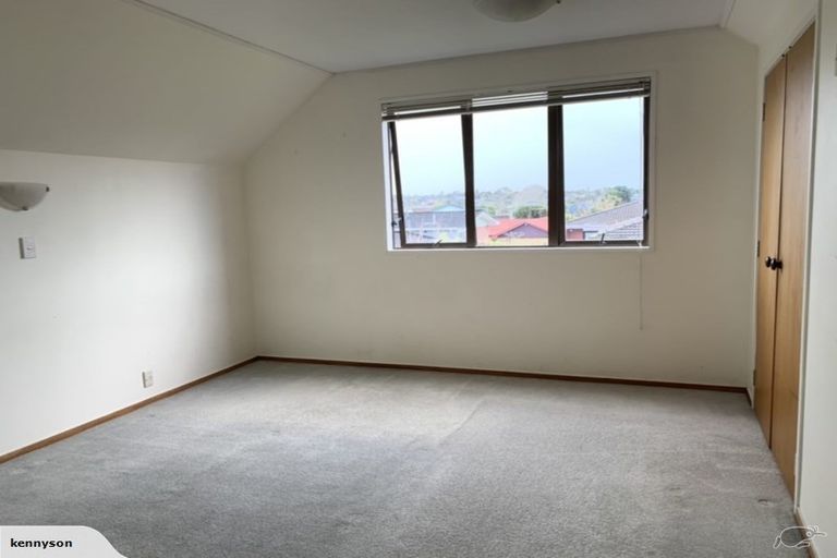 Photo of property in 2/14 Galloway Crescent, Farm Cove, Auckland, 2012