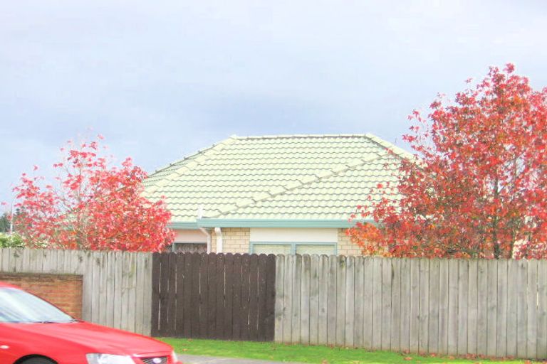 Photo of property in 2/171 Botany Road, Botany Downs, Auckland, 2010