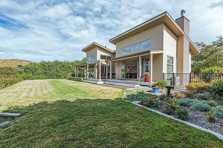 Photo of property in 38 Oram Drive, Turitea, Palmerston North, 4472