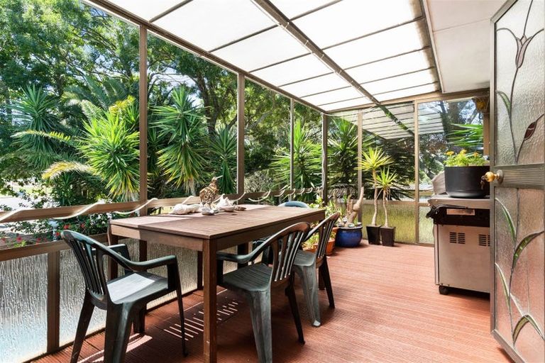 Photo of property in 36 Cascades Road, Pakuranga Heights, Auckland, 2010