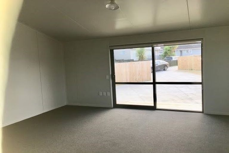 Photo of property in 49a Fairclough Road, Beach Haven, Auckland, 0626