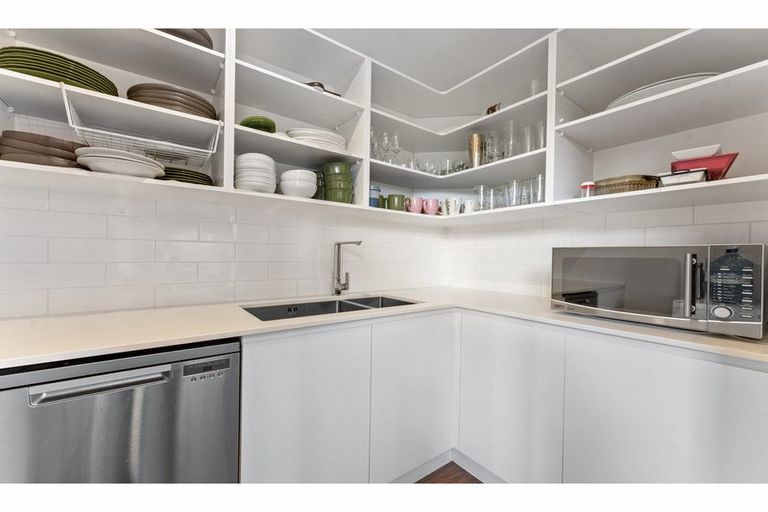 Photo of property in 5 Libertia Lane, Orewa, 0931