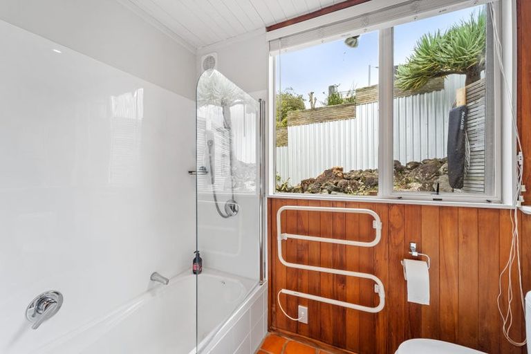 Photo of property in 16a Poplar Road, Stanmore Bay, Whangaparaoa, 0932