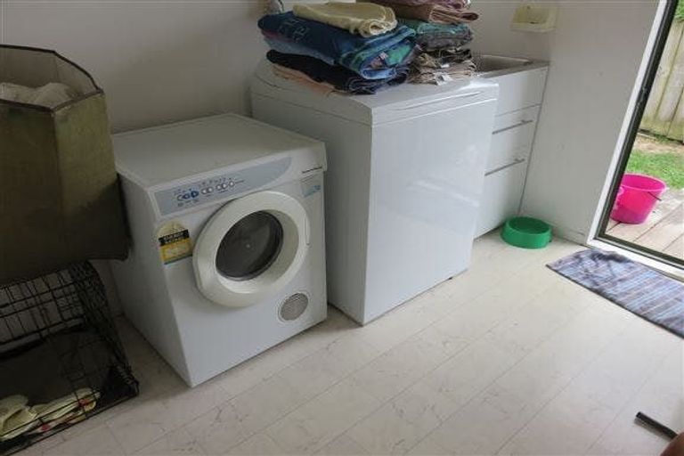 Photo of property in 163a Colwill Road, Massey, Auckland, 0614