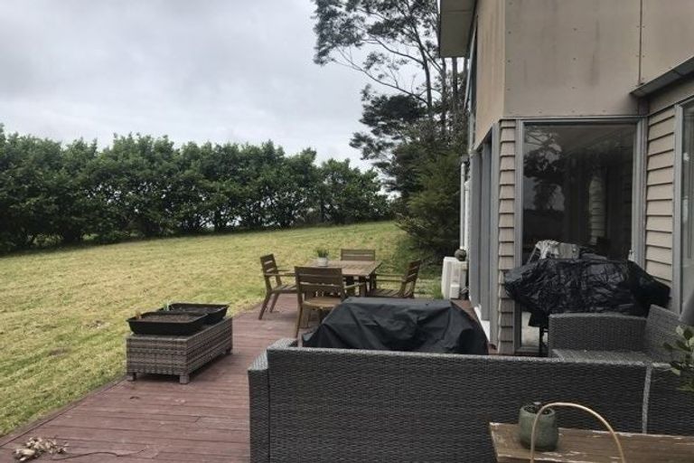 Photo of property in 137 Wade River Road, Wade Heads, Whangaparaoa, 0932